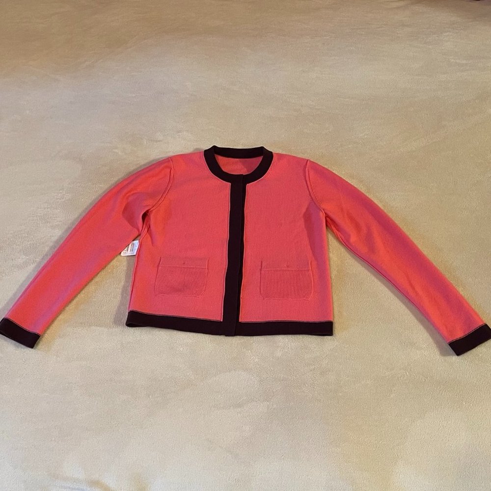 ❌SOLD❌ CHANEL 100% Cashmere Two-Tone CC Button Cardigan (fits S/M) - Picture 7 of 15